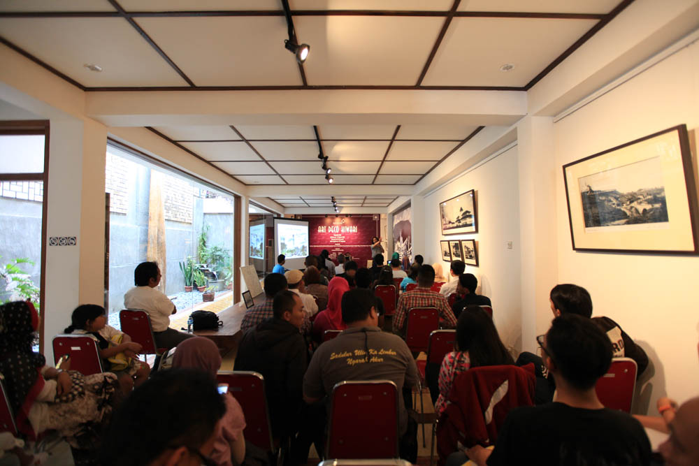 diskusi pameran foto art deco kiwari